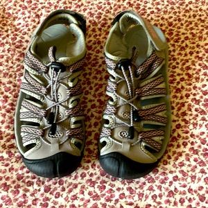 Ziitop water proof hiking shoes. New condition never worn